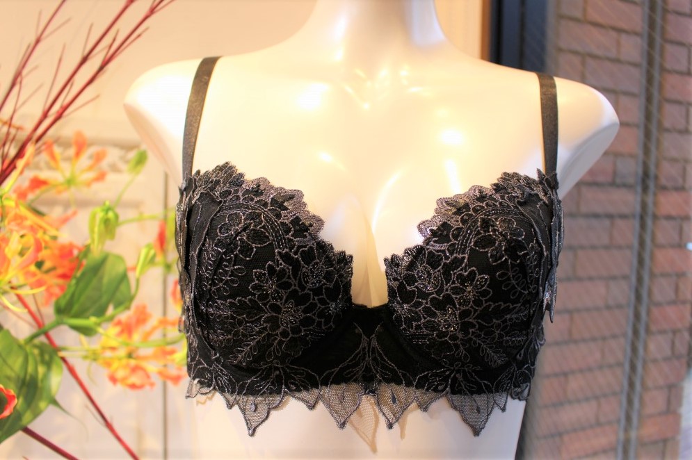 ランジェリーの王道は黒♡ 世界遺産「黄龍」月夜の静寂ランジェリ