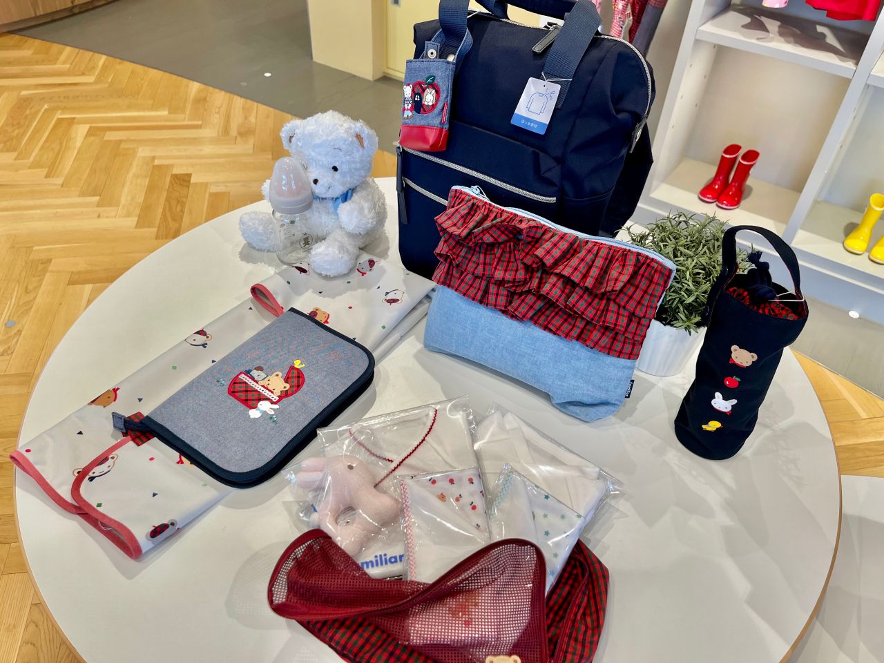 マザーズバッグ、どんなものを入れますか？？｜ファミリア代官山店の