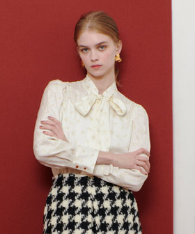 LOULOU WILLOUGHBY】KEYジャガードボウタイブラウス|allureville