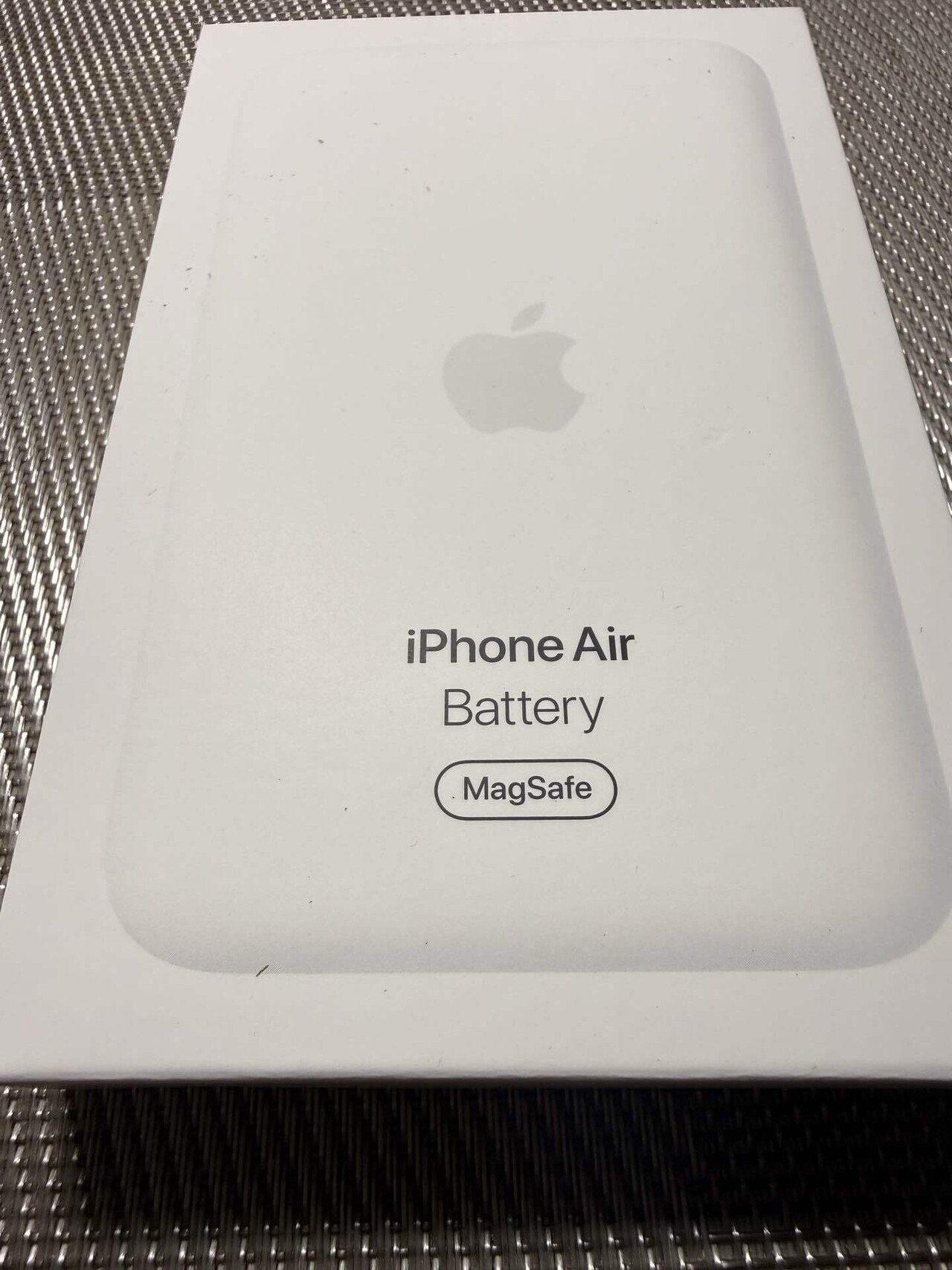 15,800円！iPhone Air専用Apple純正MagSafeモバイルバッテリーが到着