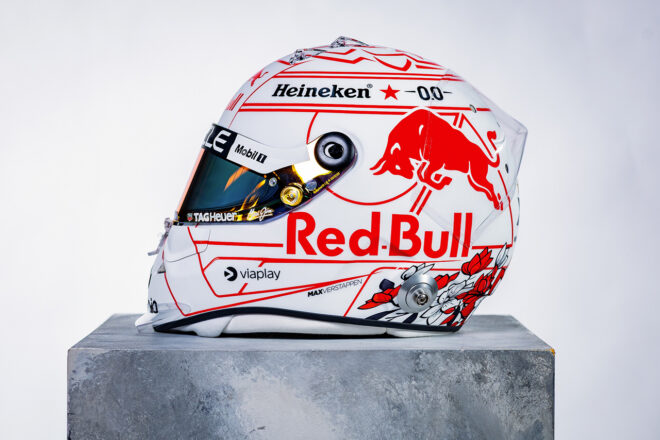 フェルスタッペンがF1日本GP用特別ヘルメットを発表。ホワイトを基調に