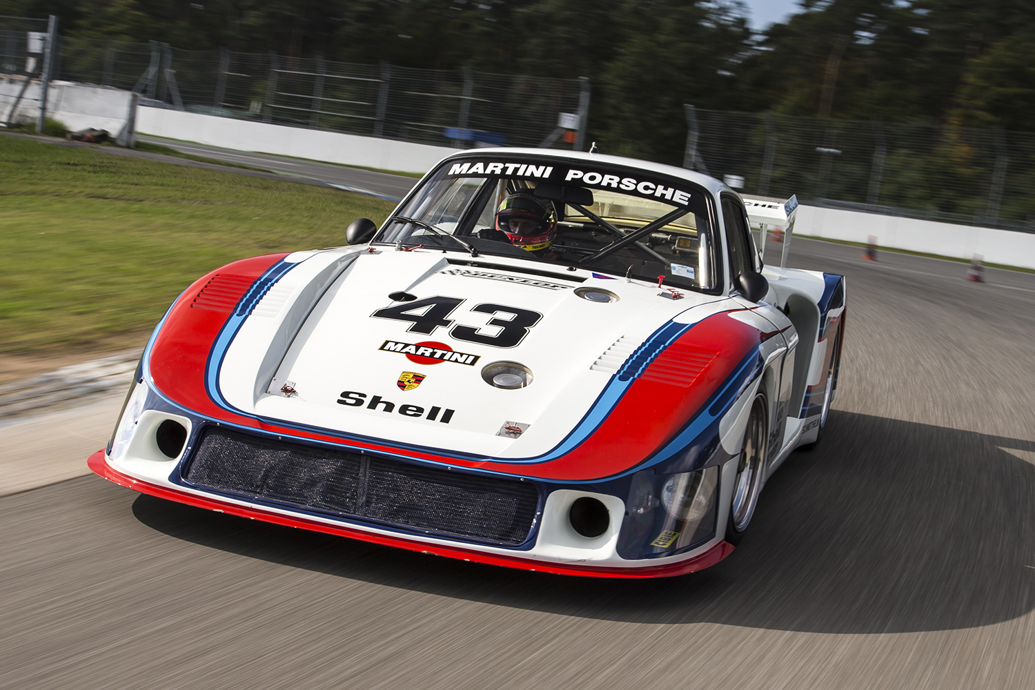 911ターボをベースに製作されたレーシングカー！ ポルシェ935 | 自動車