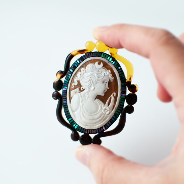 ヴィンテージリメイク】べっ甲カメオ螺鈿ブローチ | iichi 日々の