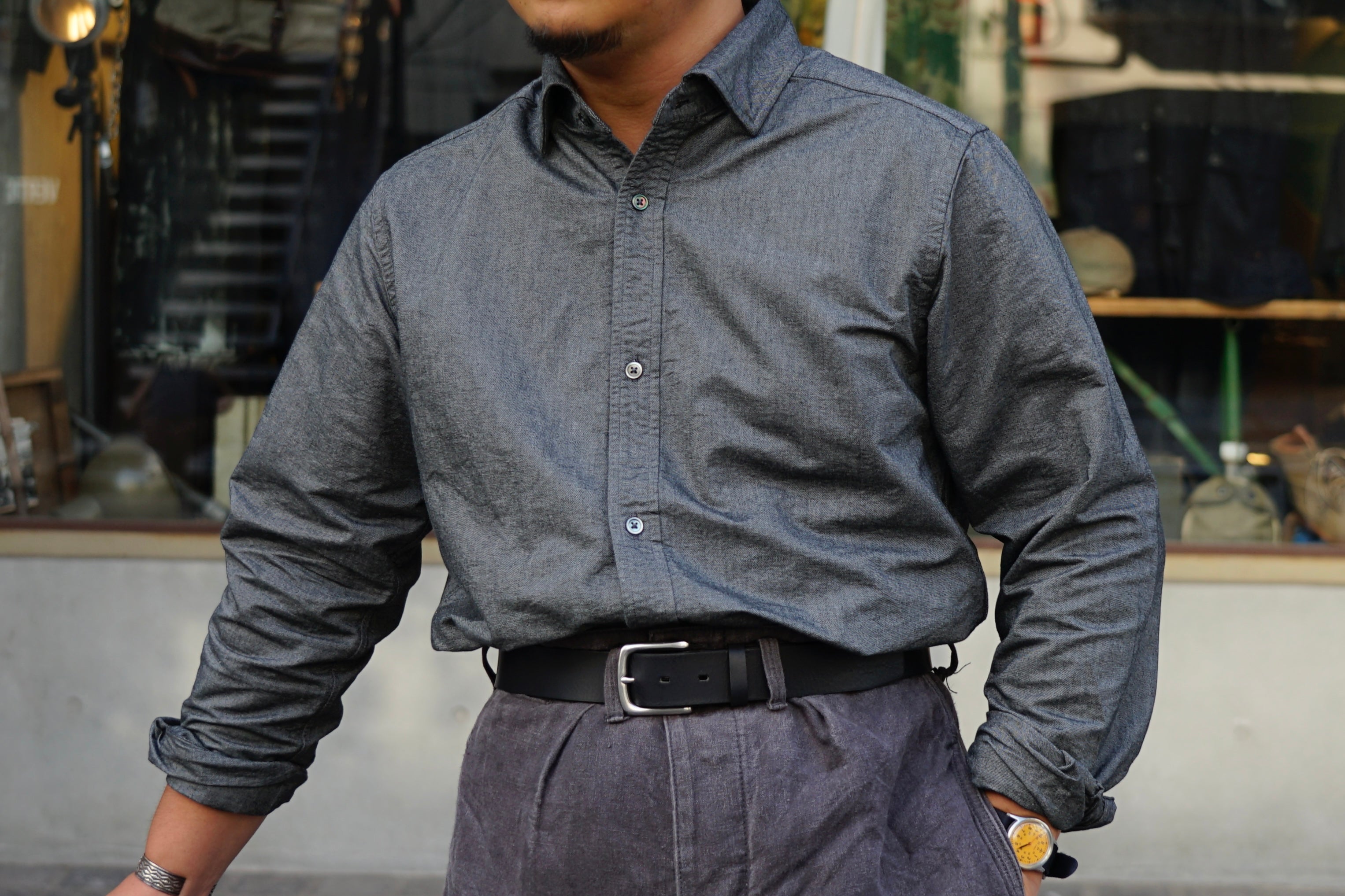 定番シャツの異なる表情》BRITISH OFFICERS SHIRT - BLACK＆BRITISH