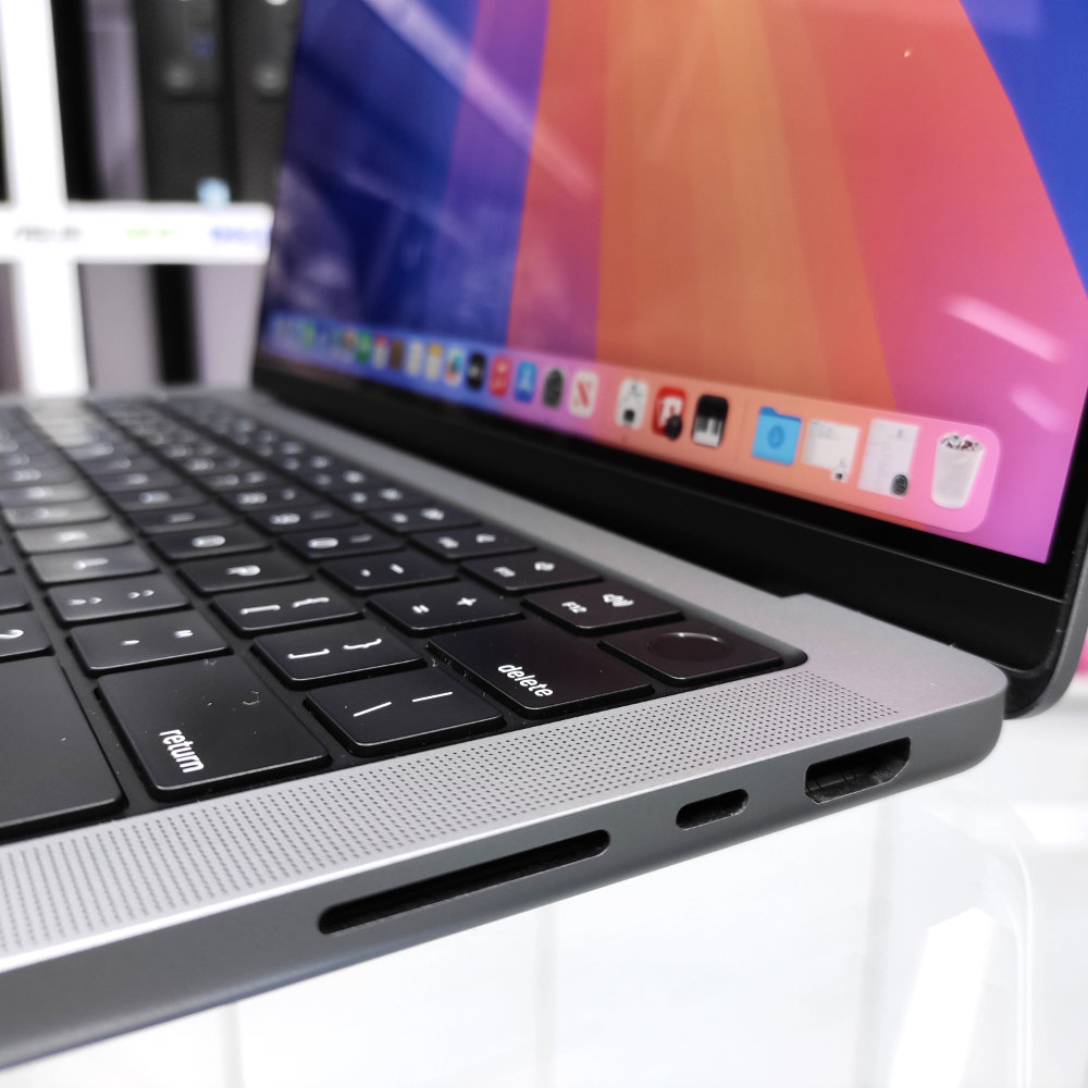 Apple Macbook Pro M1 Pro 32GB RAM 512GB SSD 14 Inch 4k Retina