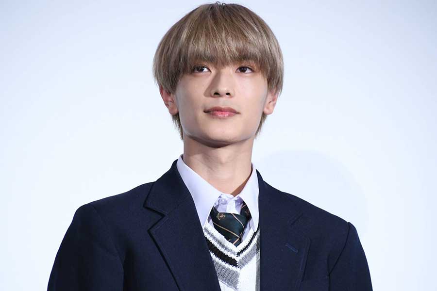 なにわ男子・高橋恭平、制服姿で登場「サラストにしてなじむように