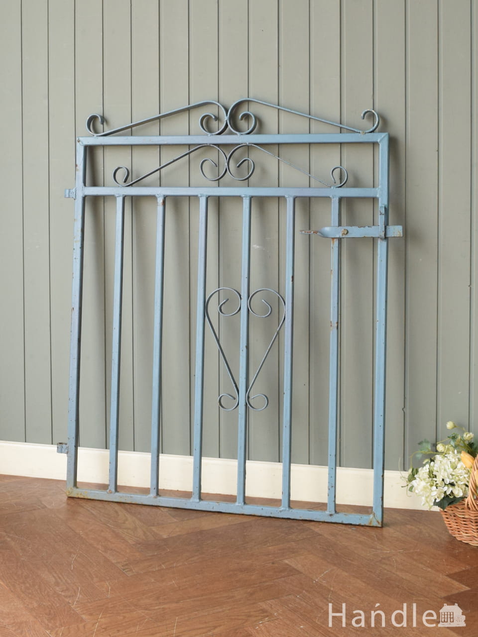 フランス見つけた素敵なインテリア、アイアン製のアンティークワイン