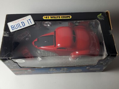 Muscle Machines 1941 Willys Coupe Gasser '41 Model Car Kit 1:18