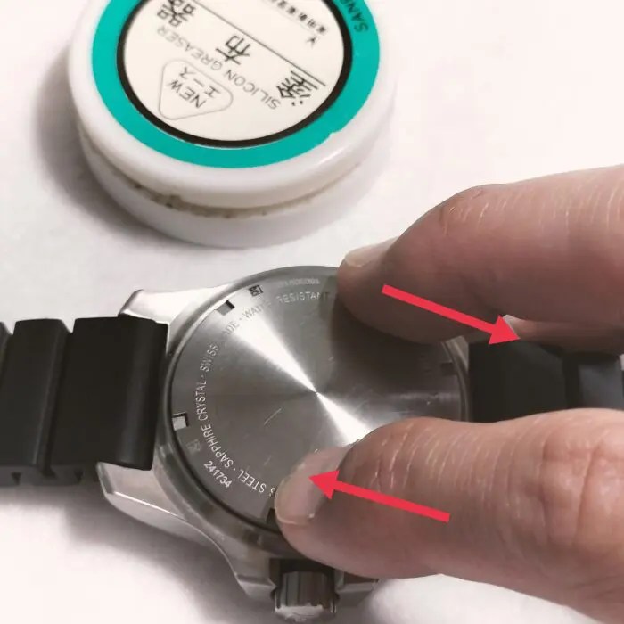 250円】ビクトリノックスの腕時計を自分電池交換する方法｜腕時計副業