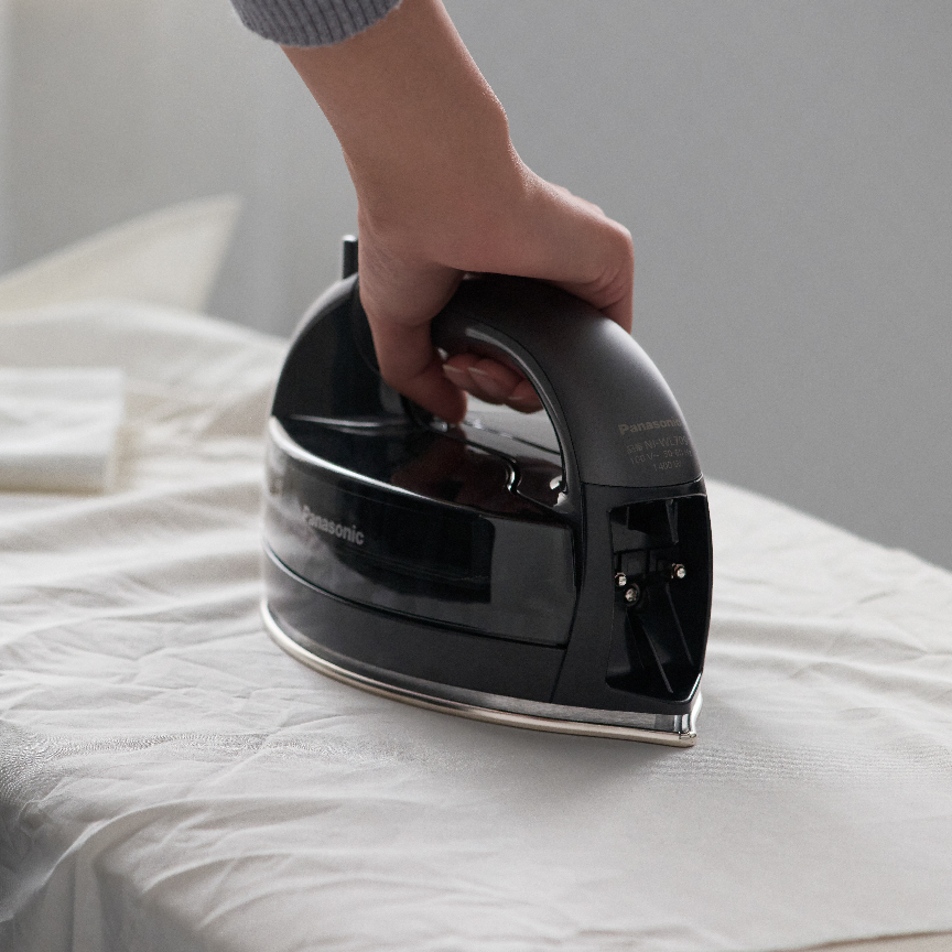 特長 コードレススチームアイロン NI-WL709 | アイロン・衣類