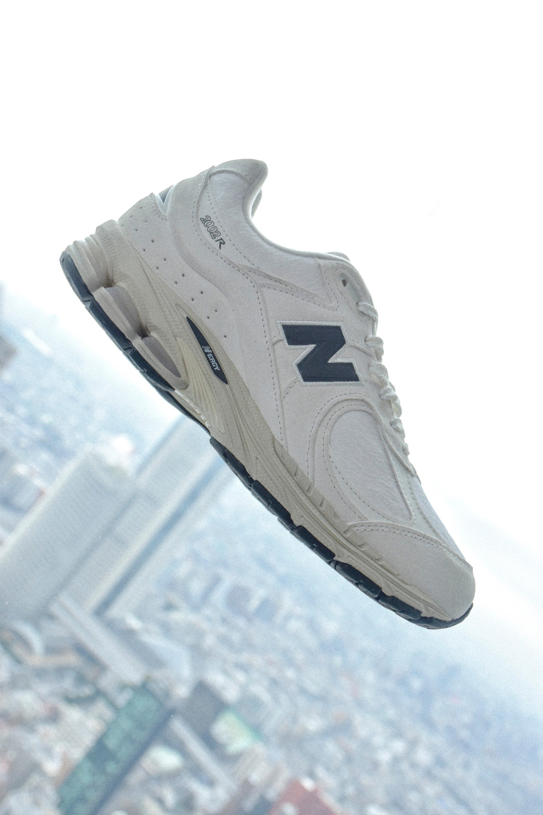 atmosよりNew Balanceの新作、 「M2002RSW / MS327SWB “White Pack