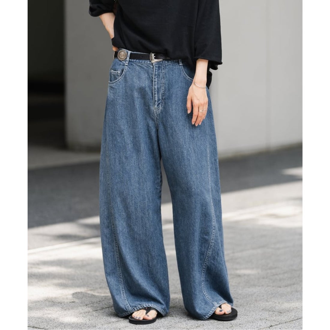 フレームワーク FRAMeWORK ≪≫バレルフォルムデニムパンツ （ブルー