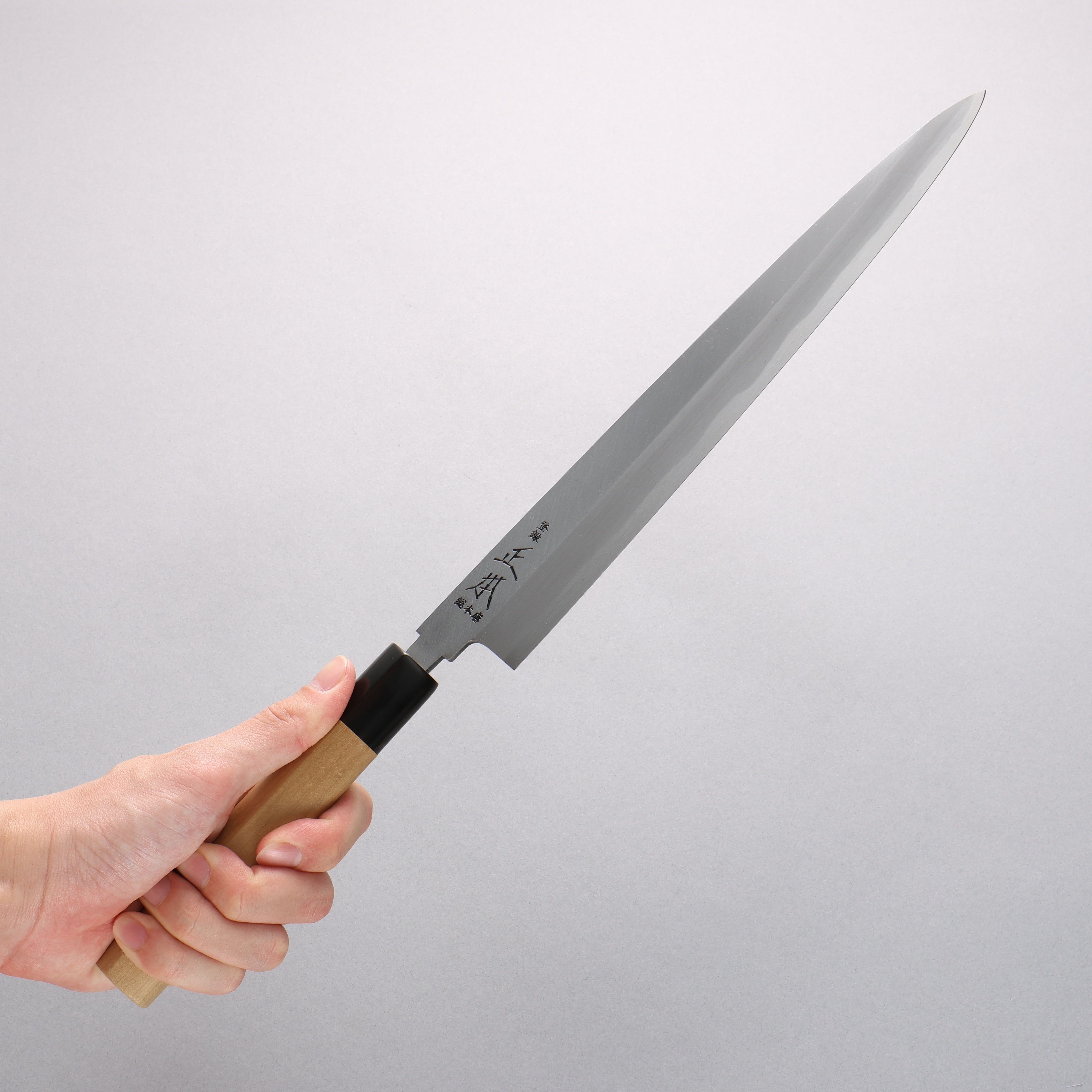 正本総本店 本霞 白ニ鋼 柳刃包丁 朴柄 – 清助刃物 Japan
