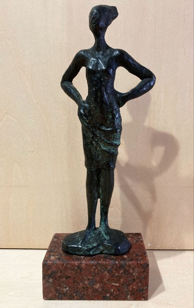 重岡建治「立てる女」 ● 女性像のブロンズ作品 日展入選 芸術彫刻家 ● 公益財団法人池田20世紀美術館