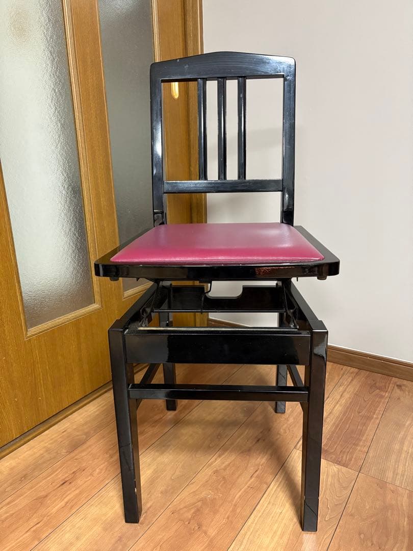 ピアノ背もたれ付黒椅子　トムソン椅子