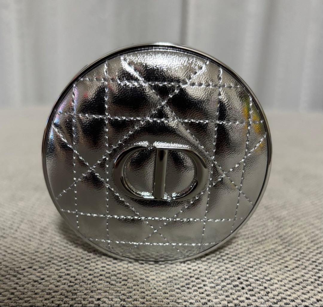 ディオールスキン フォーエヴァー イドラ グロウ クッション　00N