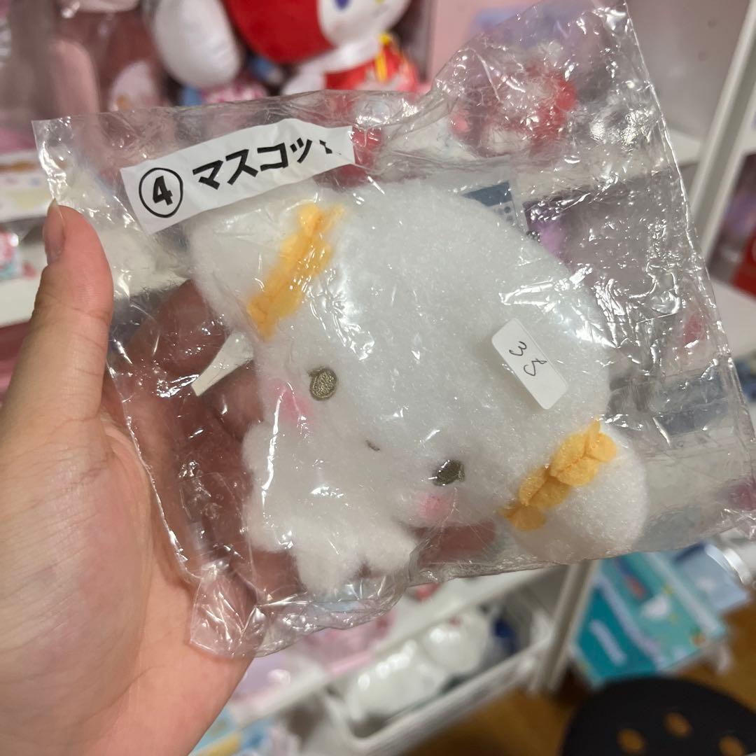 ホワイト マスコット 耳にリボン付き