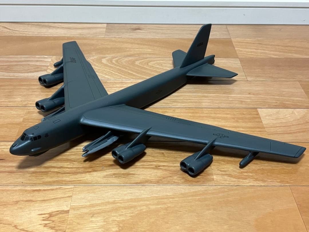 ボーイング B-52H ストラトフォートレス戦略爆撃機 ソリッドモデル ジャンク 伝説の爆撃機が1/144で登場！ 「 B-52H ストラトフォートレス
