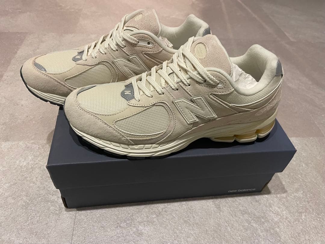 New Balance ベージュ スニーカー