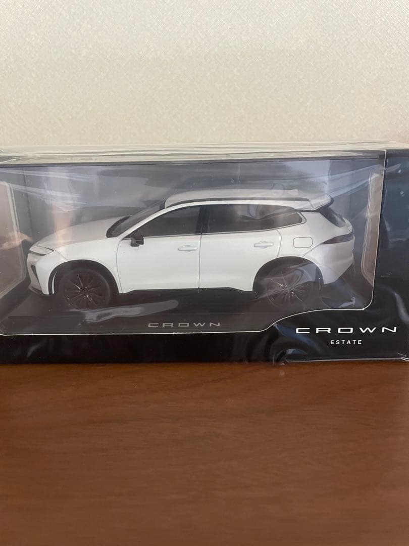 トヨタ　クラウンエステート　ミニカー　新品未開封