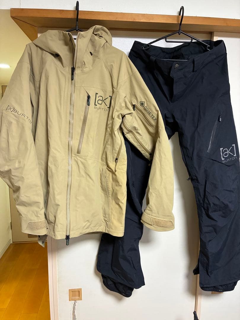 [ak] BURTON スノーボードウェアMサイズ、パンツＳサイズ　上下セット