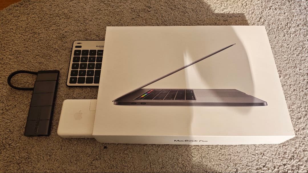 MacBook本体 MacBookPro 2019 i9 32GB 1TB vega 20 4GB