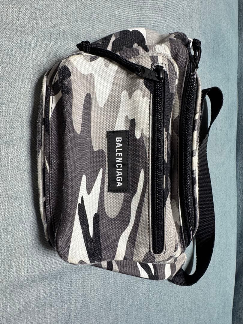 BALENCIAGA 迷彩 ボディバッグ