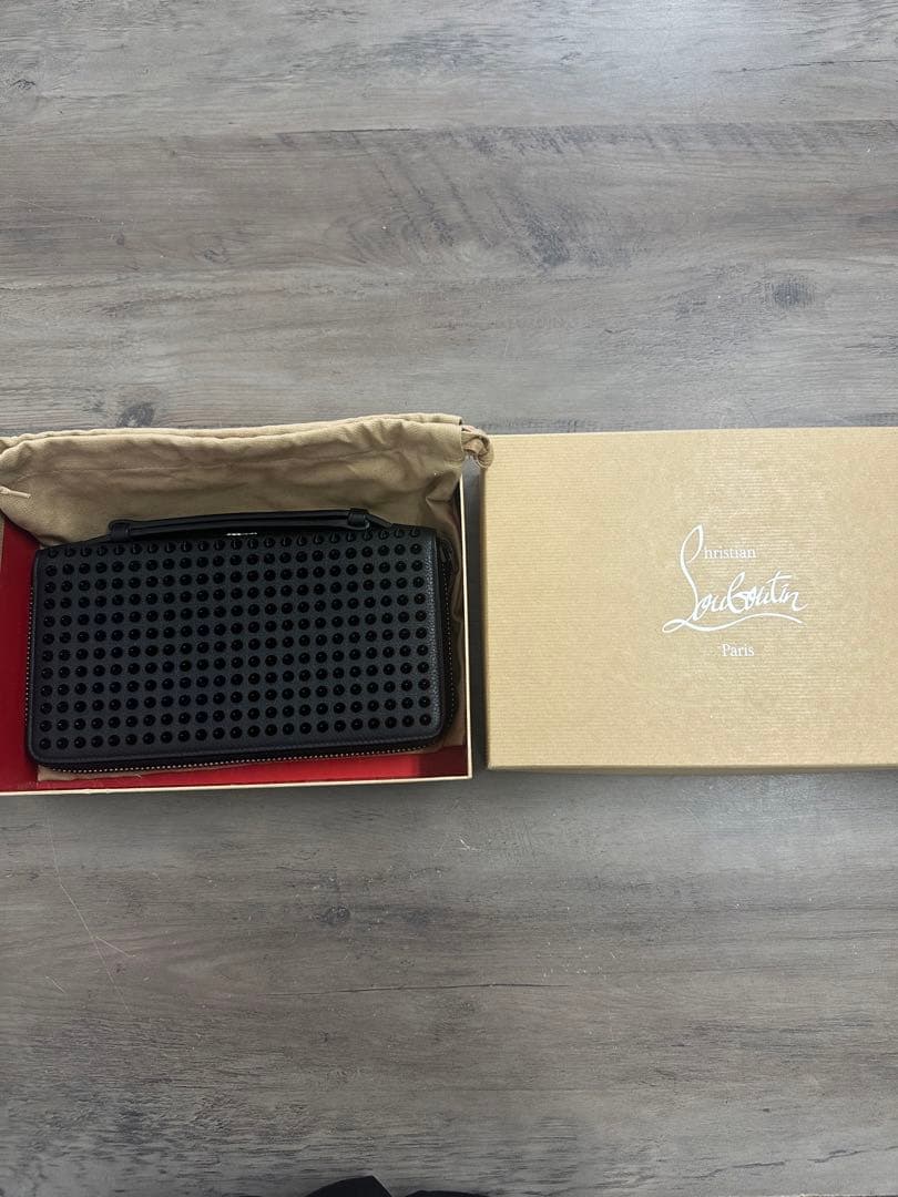 美品！Christian Louboutin パネトーネ　長財布