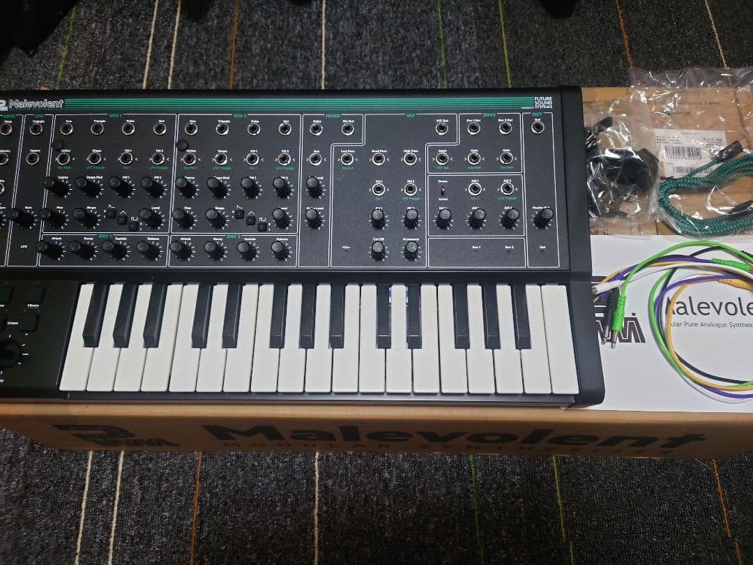 Malevolent アナログシンセサイザー 37鍵 PWM Malevolent | ミニ鍵盤搭載を搭載し、コンパクトながら充実の
