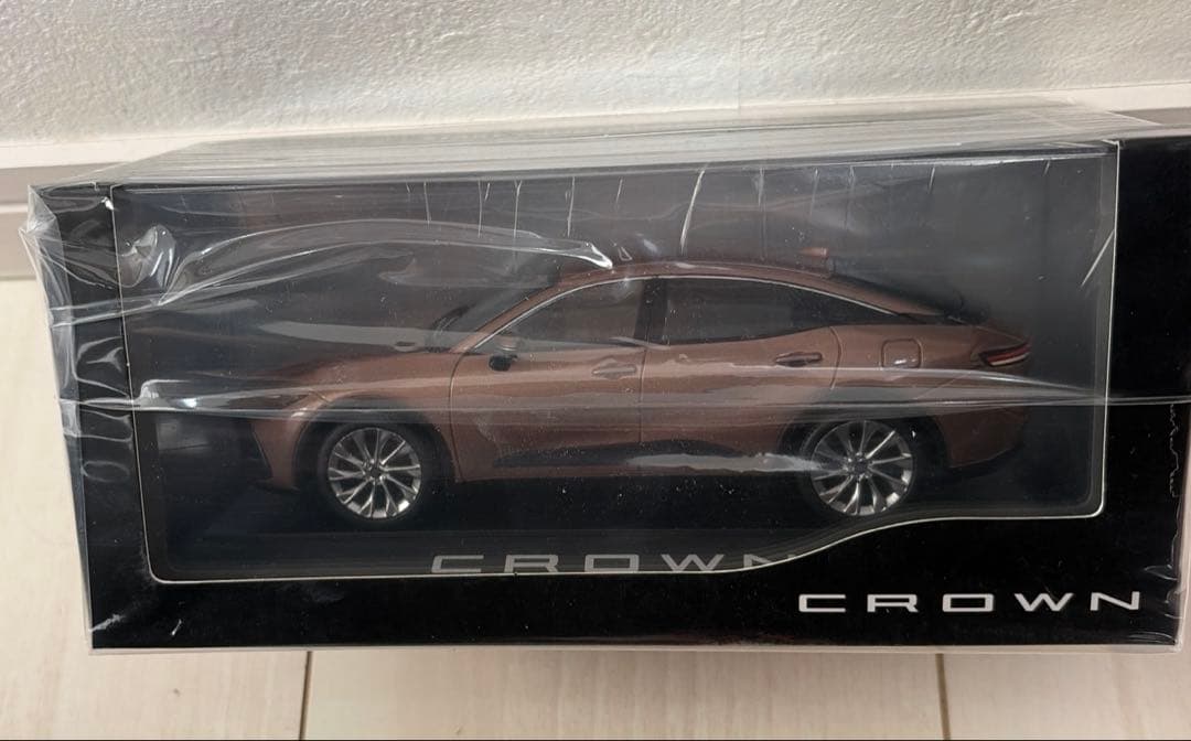 TOYOTA トヨタ 新型クラウンクロスオーバー 1/30 プレシャスブロンズ 全12色！ 注目のトヨタ新型クラウン クロスオーバーのカラー