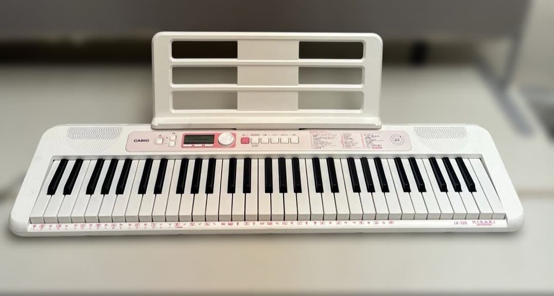 美品　CASIO キーボード LK-320 2021年　ホワイト×ピンク　カシオ 新製品】CASIO光るキーボード LK-520／LK-320 ~クリスマスプレゼントに