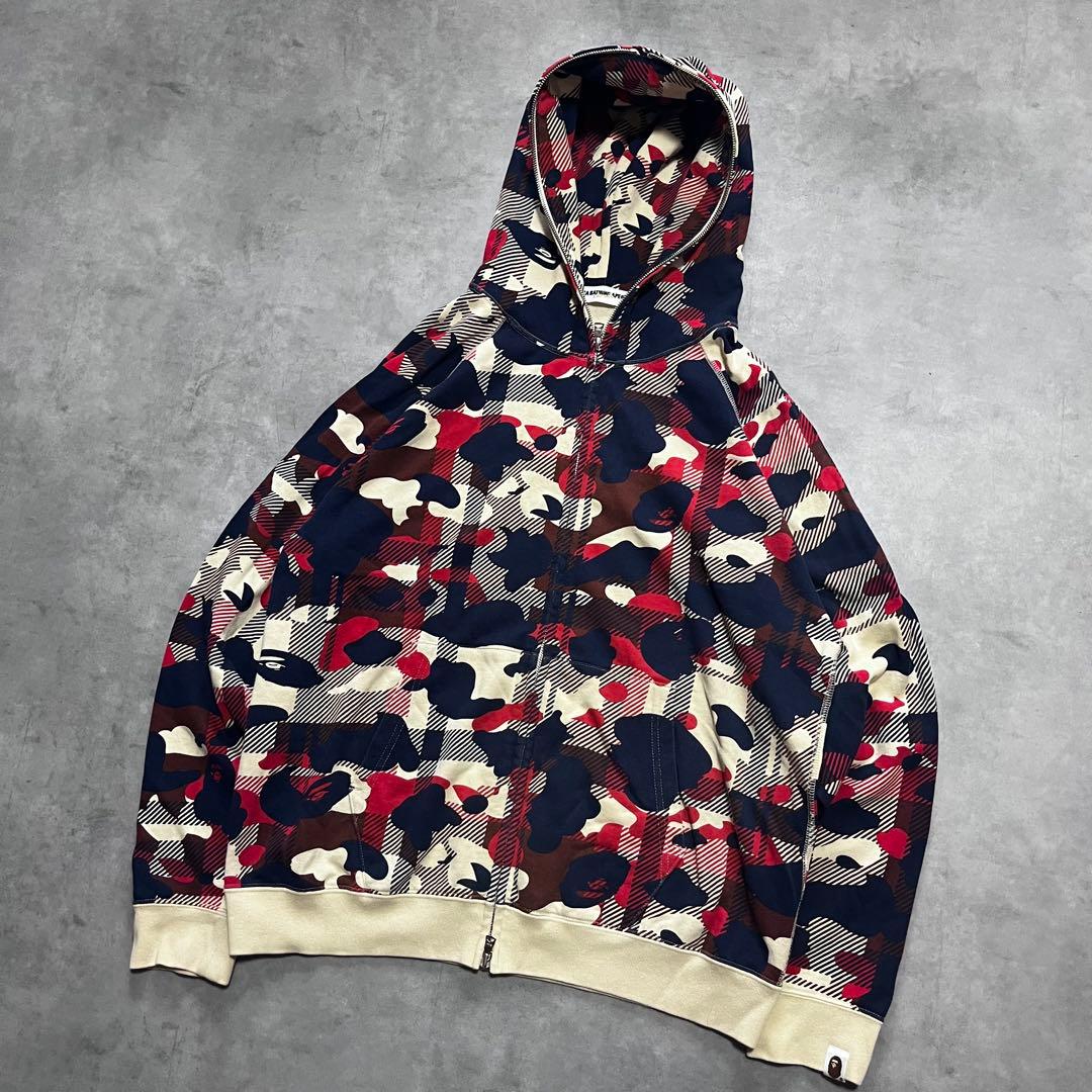 美品 アベイシングエイプ パーカー ラブジェネチェックカモ 迷彩 A BATHING APE/アベイシングエイプ】よりカモ柄ジップパーカーのご紹介