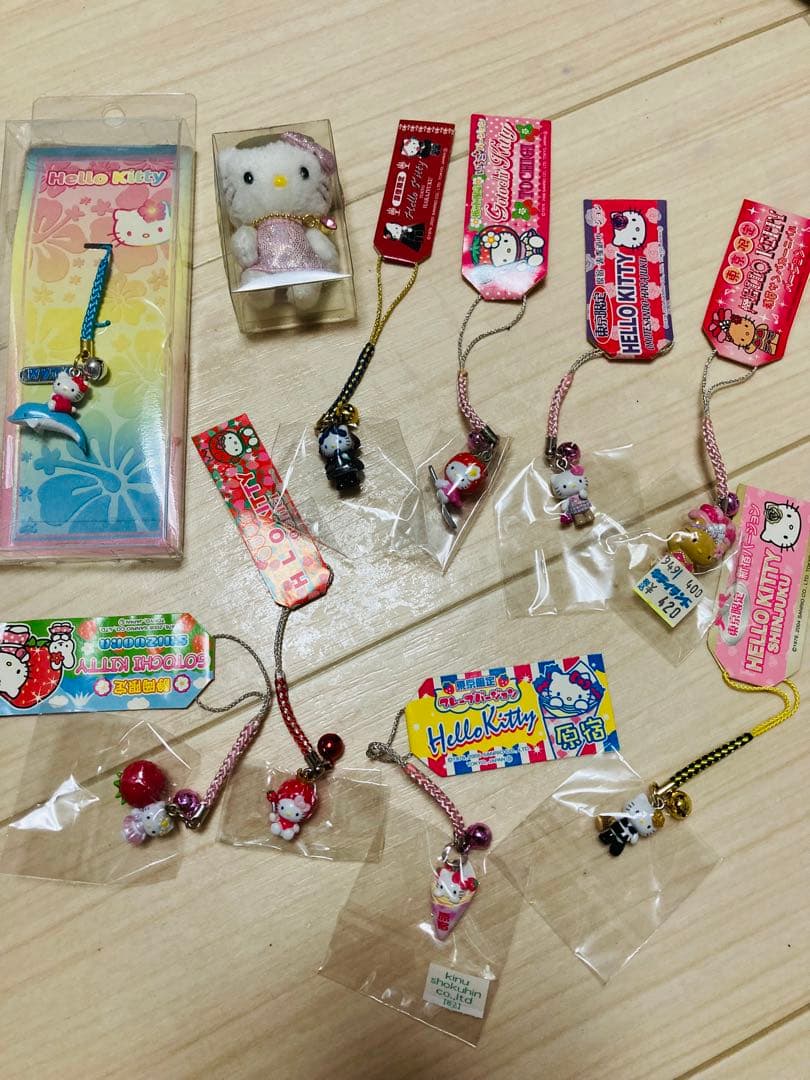 キティ　根付け　ご当地　まとめ　59個　グアム　いちご　レア　新宿　表参道 キティちゃんの絵をシルクスクリーンの版画で制作した山口裕子のキティ