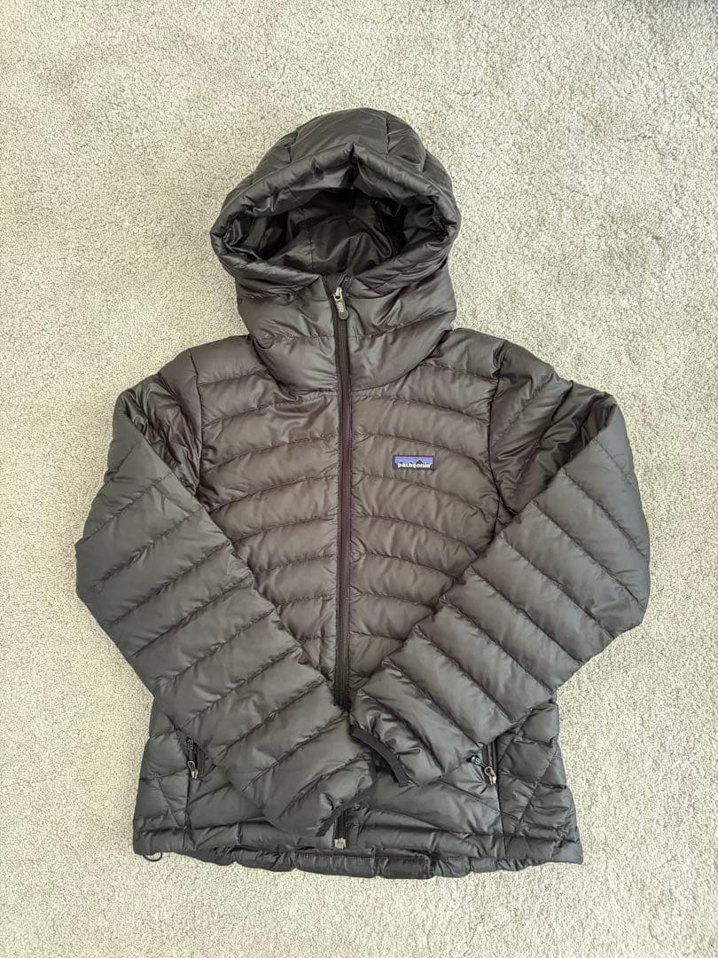 格安‼️ パタゴニア　ダウンセーターフーディー　ダウンジャケット　レディース