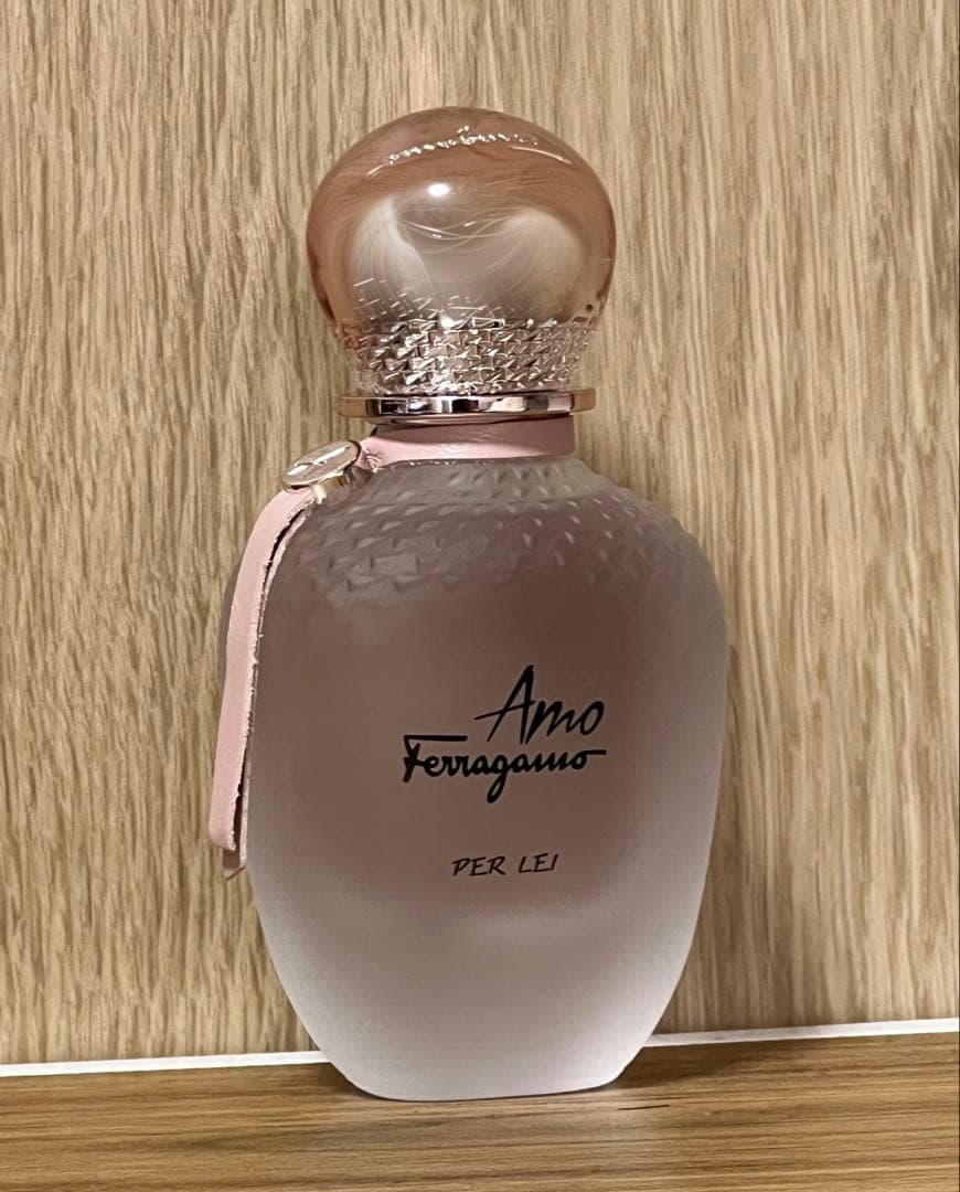 フェラガモアモ　パーレイ　香水　オーデパルファム 0491ac5ae17abc5965e8c6bd-