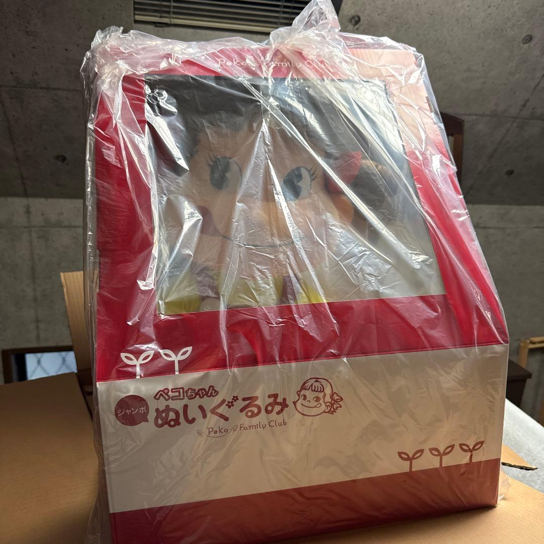 ペコちゃん 巨大ぬいぐるみ