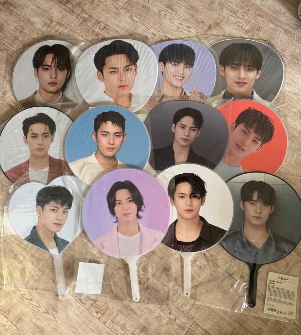 SEVENTEEN ミンギュ MINGYU うちわ　セット　まとめ売り SEVENTEEN ミンギュ うちわ まとめ売り - メルカリ