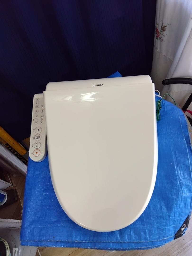 １６０４★東芝温水洗浄便座、洗浄クリーニング済、清潔です