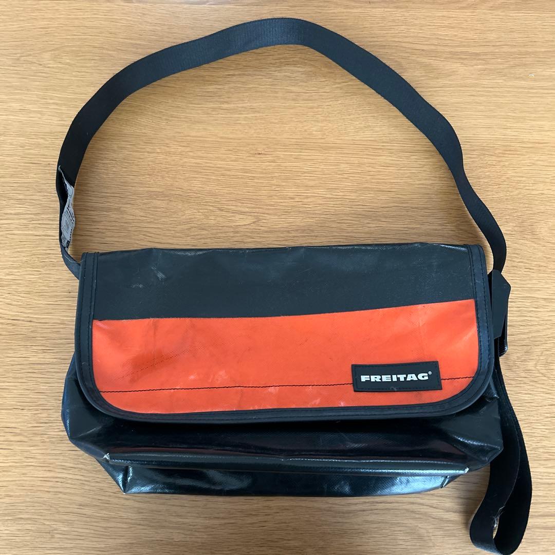 FREITAG メッセンジャーバッグ 黒/オレンジ