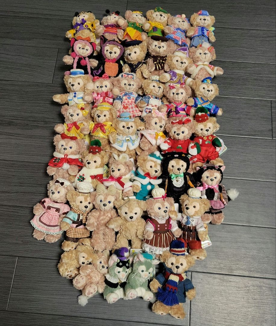 ダッフィー、シェリーメイ、ジェラトーニ　ぬいぐるみバッチ&ストラップ41体セット