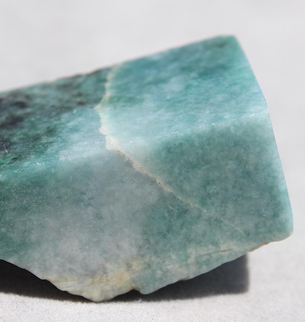 ［ブルーの美翡翠］糸魚川翡翠 青翡翠 原石 47.8g