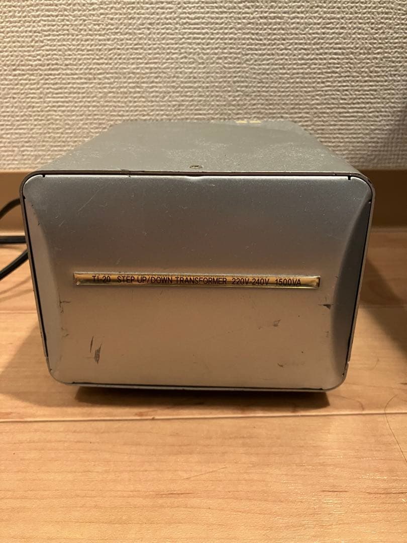 TI-20 カシムラ　変圧器 100V/220〜240V 1500VA Amazon.co.jp: カシムラ(Kashimura) 海外国内用 変圧器 AC 220V ~ 240V
