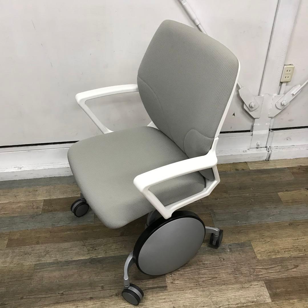 展示品　オカムラ　ウェルツ セルフ　足漕ぎ　車輪付　椅子　介護　リハビリ　障がい HERO X | 誰でもスーっとラクラク移動！オカムラのオフィスチェア