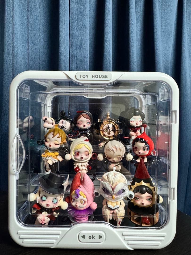 POP MART SKULLPANDA ケース付き POPMART】SKULLPANDA Lazy Panda (POP MART/キーケース・キーリング