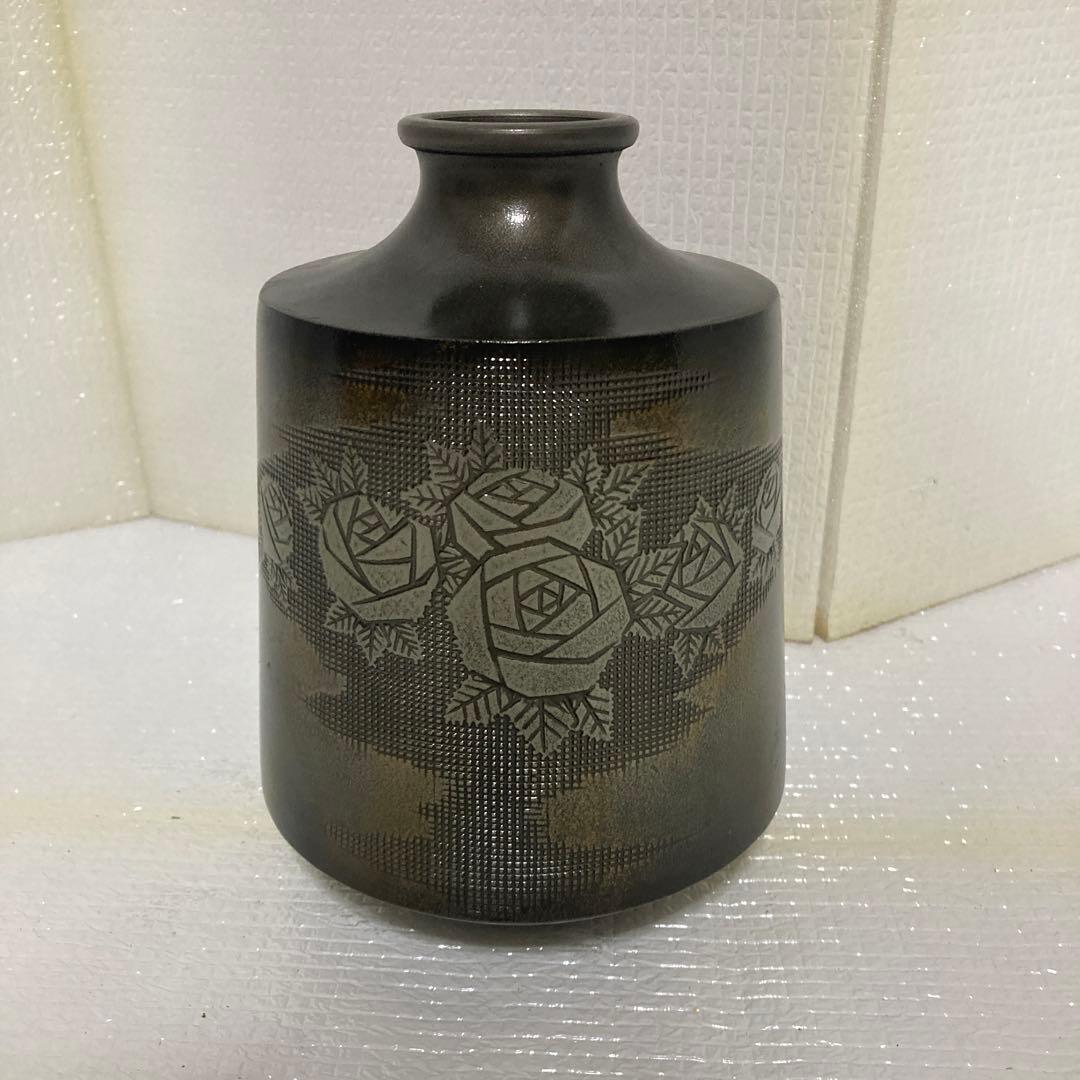 バラ模様のグレー陶器花瓶鈴製