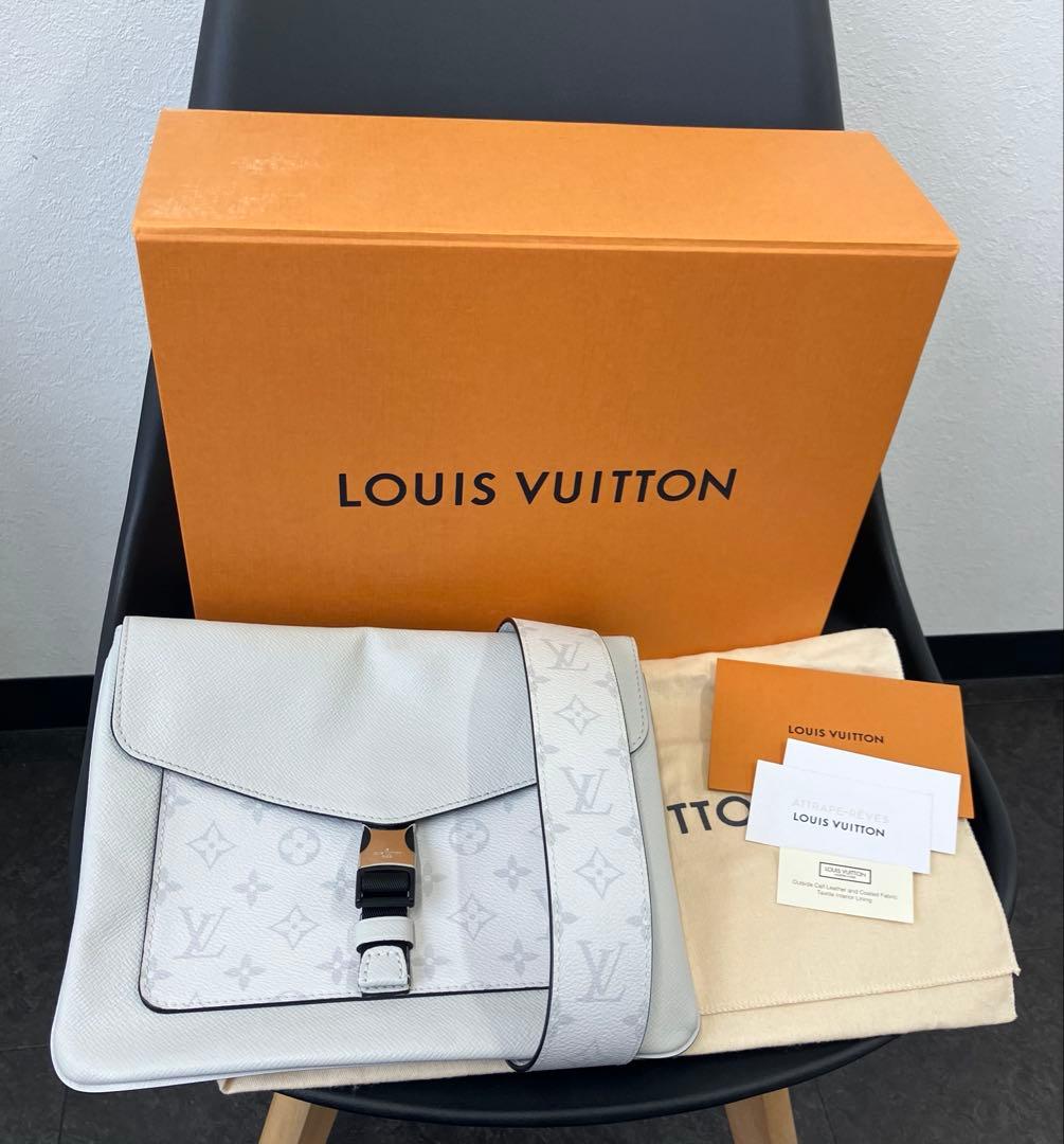 ちゃんはる ❁.。.様ルイヴィトン タイガラマ メッセンジャー M30411