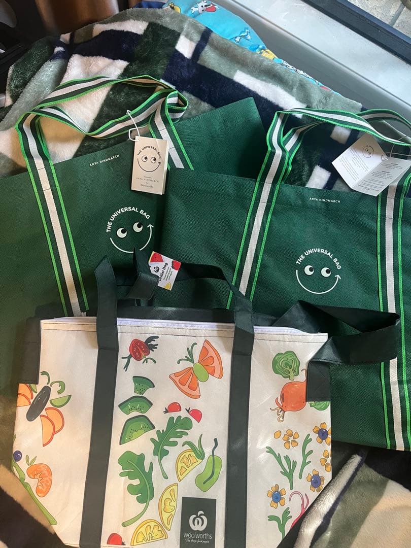オーストラリア ANYA HINDMARCH2枚＋ウールワースエコバッグ1枚