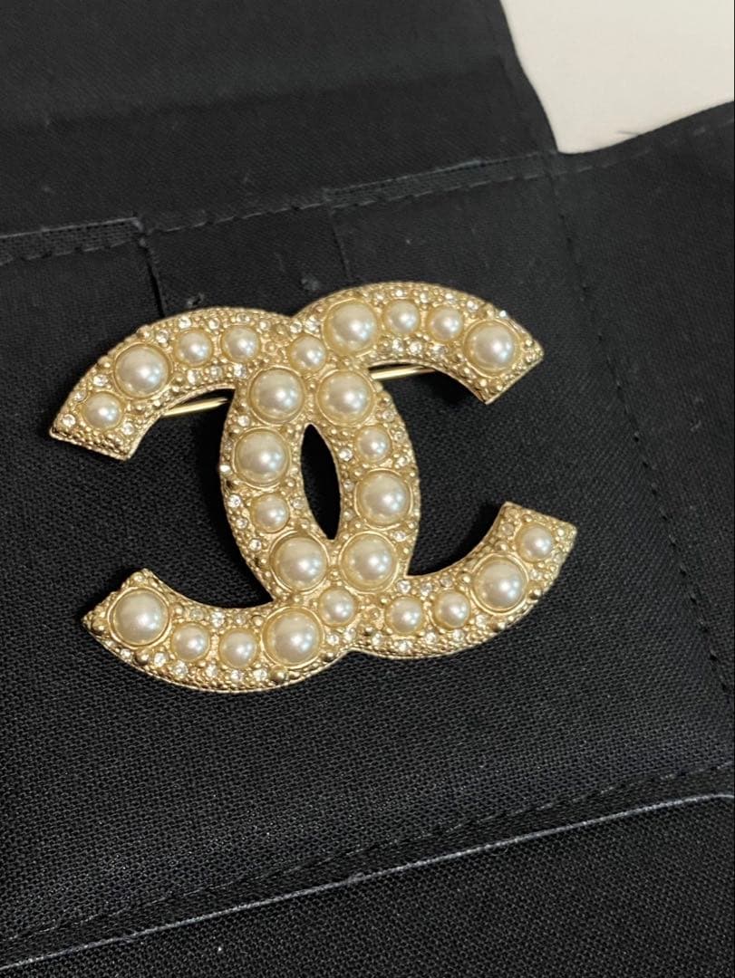 シャネル　CHANEL ブローチ　パール 正規品　直営店 大人気【CHANEL】シャネル パール ブローチ〈直営店〉 (CHANEL