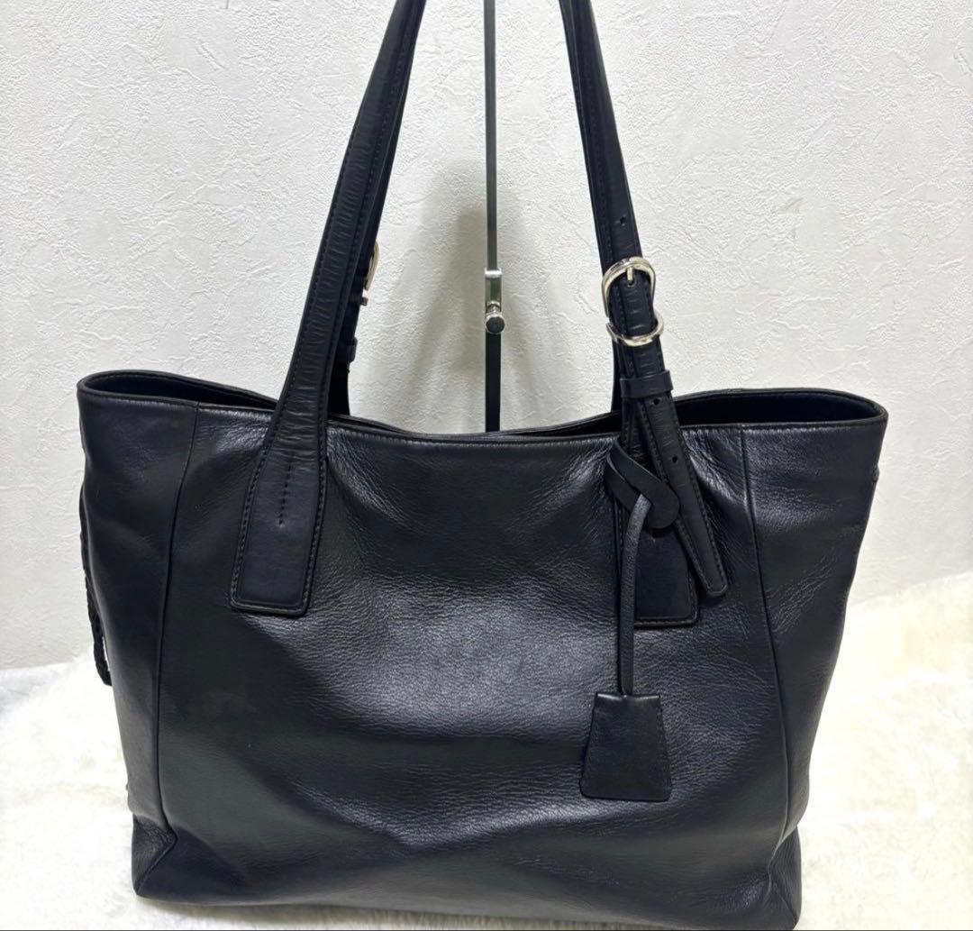 Pid トートバッグ A4可能 ブラック 撥水 革 チャーム付　肩掛け